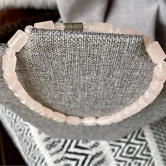 ROSE QUARTZ | Elongated Round Cylindrical Beaded Pink Rose Quartz 18" Necklace - Picture 7 of 12